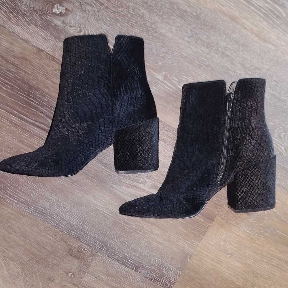 Aldo Black Ankle Booties with Side Zipper - Picture 5 of 8